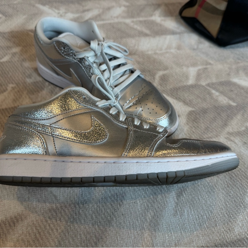 Air Jordan 1 Low SE 'Metallic Silver' Sneakers